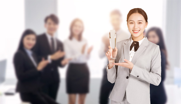 深入了解行業(yè)趨勢，優(yōu)化企業(yè)戰(zhàn)略決策