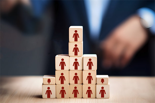 企業(yè)的發(fā)展戰(zhàn)略不僅僅是老板一個(gè)人的問題，還有誰？
