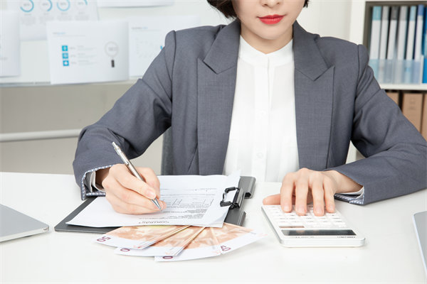 企業(yè)戰(zhàn)略轉(zhuǎn)型的關(guān)鍵成功因素與風(fēng)險(xiǎn)規(guī)避策略何在？
