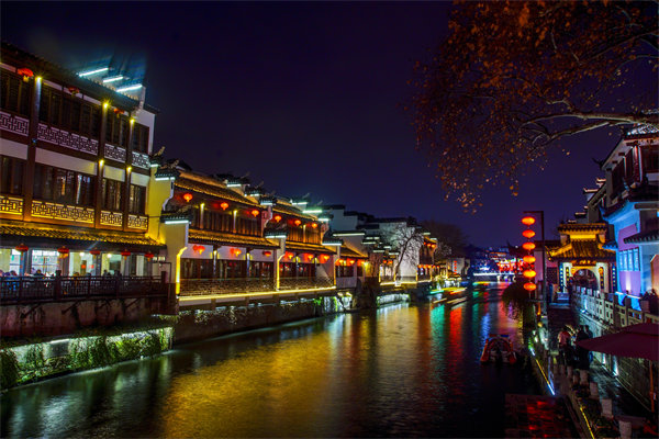 企業(yè)發(fā)展陷入瓶頸，南京戰(zhàn)略咨詢公司如何定制破局突圍方案？